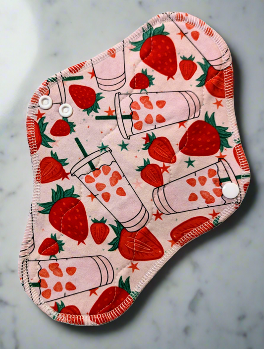 Serviettes hygiéniques en tissu lavables et réutilisables en coton et élasthanne Strawberry Quencher